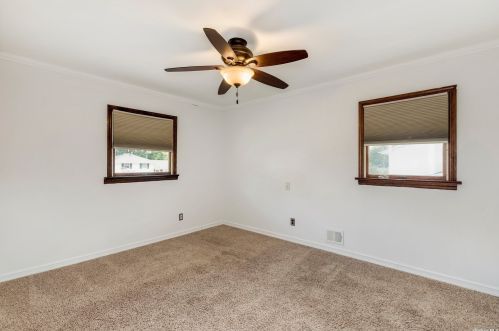 6 Gaymor Ln, Commack NY 11725-1305 exterior