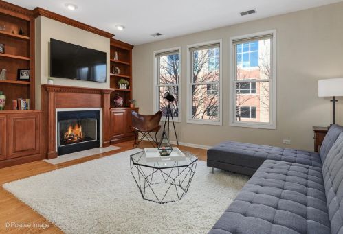 1010 Crosby St, Chicago IL 60610-2405 exterior