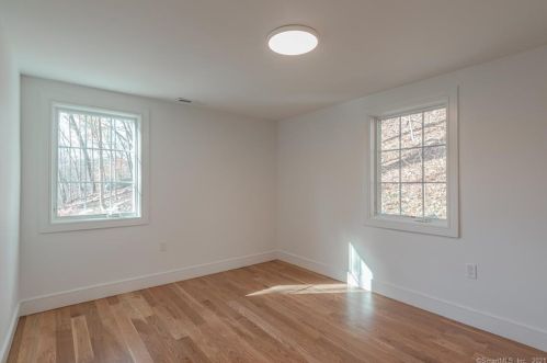 367 Chestnut Hl Rd, Wilton CT 06897-3504 exterior