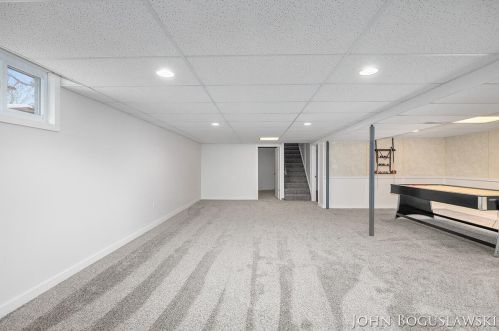 1498 Cloverly Ct, Grand Rapids MI 49544-1707 exterior