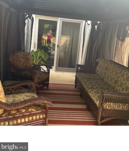 5 Clinton Ave, Camden NJ 08109-2006 exterior