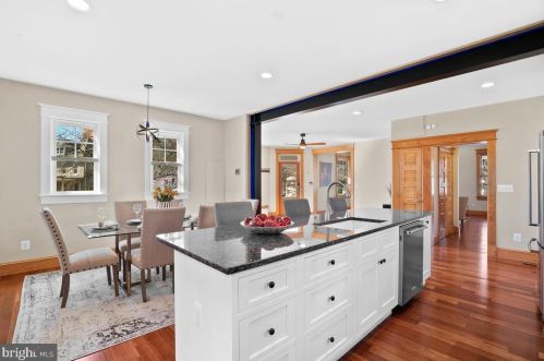 7105 Carroll Ave, Silver Spring MD 20912-4637 exterior