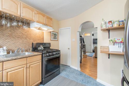 2542 Marshall St, Philadelphia PA 19148-4633 exterior