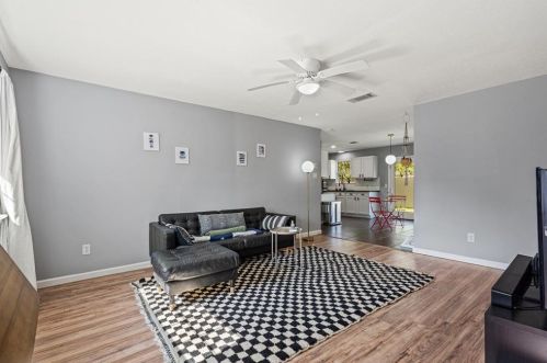 4802 Brassiewood Dr, Austin TX 78744-5107 exterior