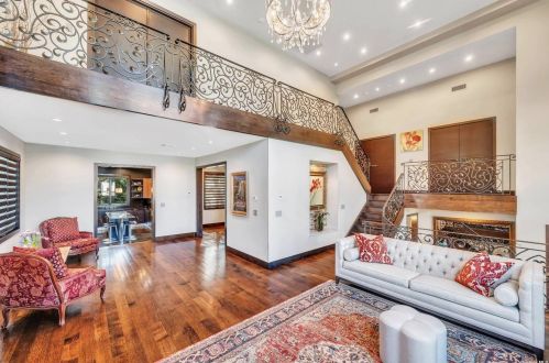 795 Kearny Dr, Valley Stream NY 11581-3624 exterior