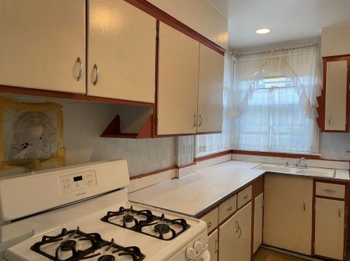 6450 Richmond St, Chicago, IL 60645-4202