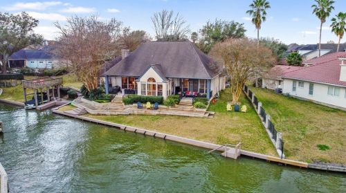 135 April Breeze St, Montgomery, TX 77356-5882