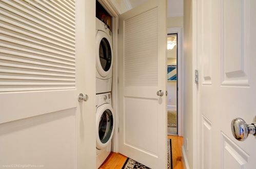 414 Corey Ln, Middletown RI 02842-5659 exterior