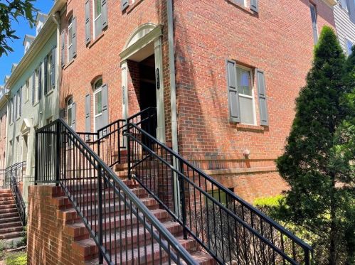 6462 Chariot St, Atlanta, GA 30328-4298