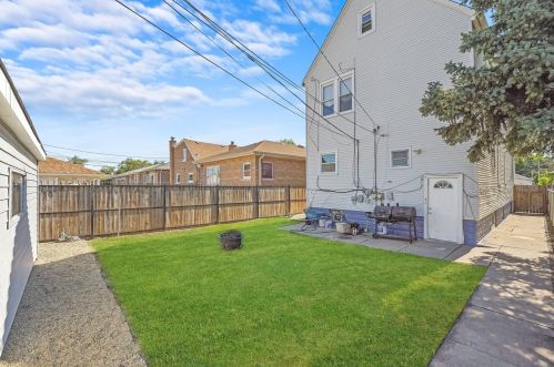 5638 Tripp Ave, Chicago IL 60629-4844 exterior