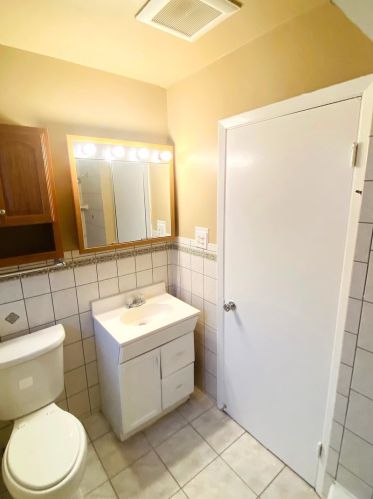 11435 Harvard Ave, Chicago IL 60628-7218 exterior