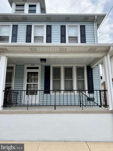 235 Chestnut St, Hanover, PA 17331-2250