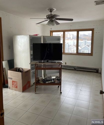 114 Pne St, Cliffside Park NJ 07010-1018 exterior