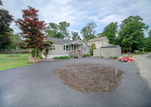 22 Shore Ave, Hopatcong, NJ 07843-1321
