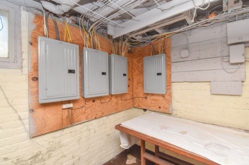 708 Chestnut St, Springfield MA 01103-1707 exterior