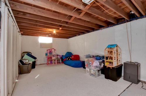 68 Stuart Dr, Poughkeepsie NY 12603-4714 exterior