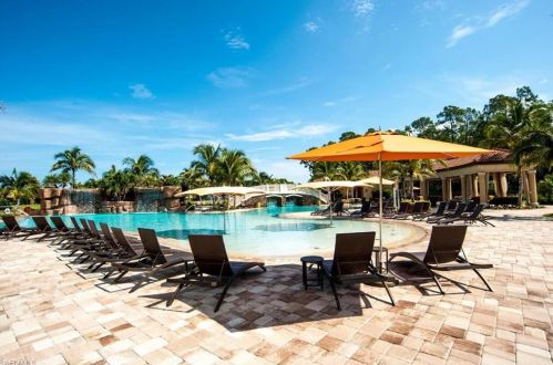 9512 Napoli Ln, Naples FL 34113-8116 exterior