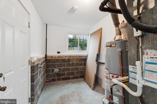 4000 Javins Dr, Alexandria VA  22310-2037 exterior