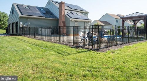 1005 Shadowstone Dr, Lancaster PA 17603-9756 exterior