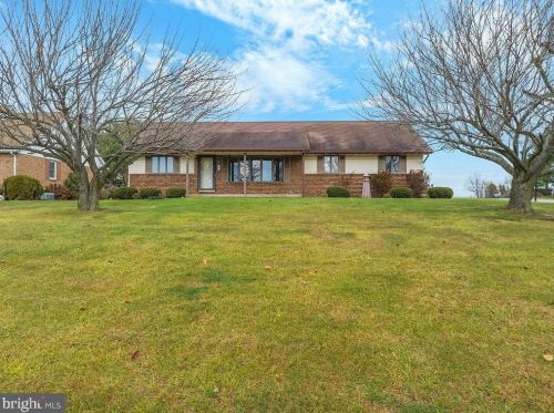 106 Lee Ann Ct, Hanover PA 17331-9560 exterior