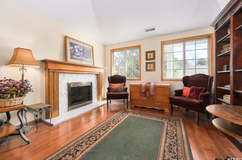 8842 Sunridge Dr, Sandy UT 84093-7044 exterior