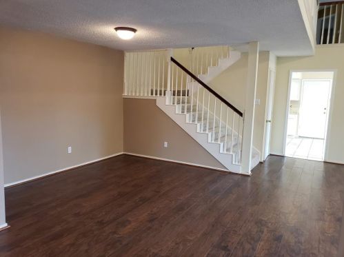 9409 Blue Jay Way, Irving TX  75063-6402 exterior