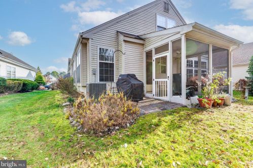 89 Warwick Way, Southampton NJ  08088-1122 exterior