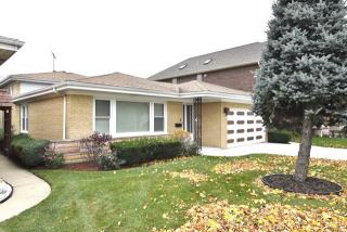 4633 Potawatomie Ave, Chicago, IL 60656-4112