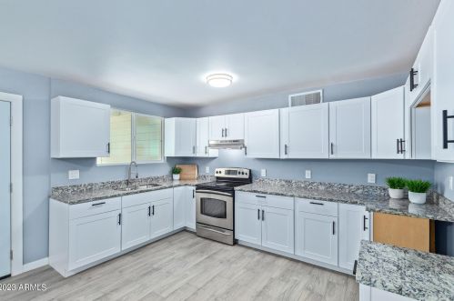 2925 42nd Ave, Phoenix AZ  85019-4323 exterior