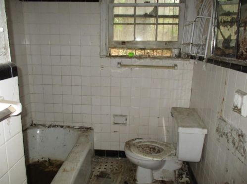 2012 Cascade Rd, Atlanta GA 30311-2828 exterior