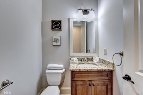 6033 City Walk Ln, Atlanta GA 30328 exterior