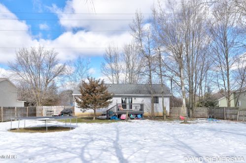 2547 Kregel Ave, Meskegon, MI 49442-4432
