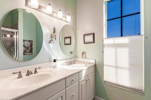 433 Pne Ave, Naples FL 34108-2354 exterior