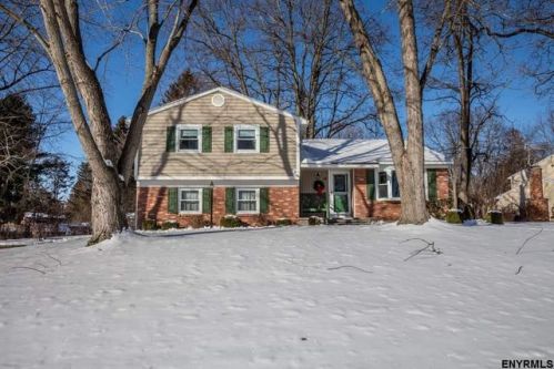 10 Laury Ln, Schenectady NY  12302-2720 exterior