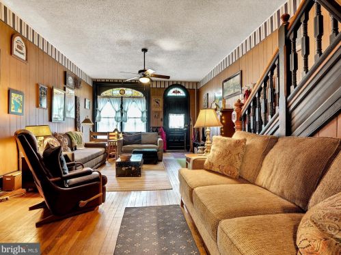 718 Mahantongo St, Primrose, PA 17901-3021