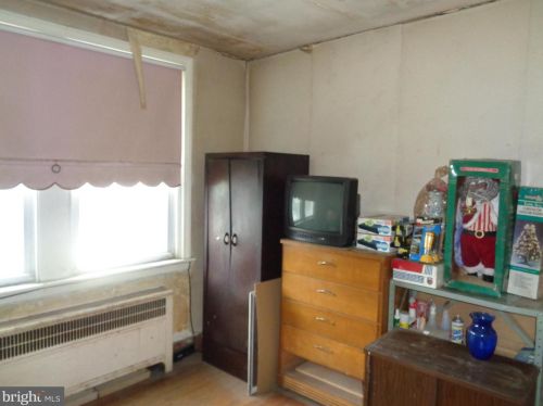 7233 Limekiln Pike, Philadelphia PA 19138-1333 exterior