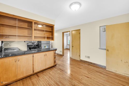 7944 Whipple St, Chicago IL 60655-2215 exterior