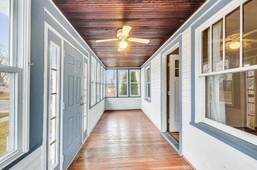 260 Grantley Ave, Elmhurst, IL 60126-2238