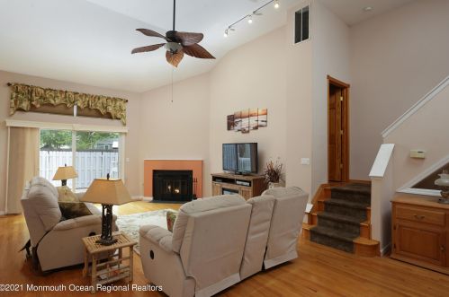 37 Baytree Cir, Middletown NJ 07748-5105 exterior