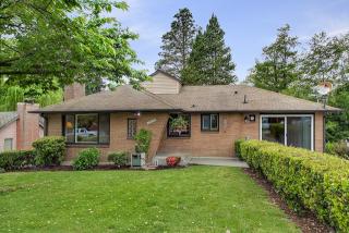 12417 14 Ave, Seattle WA  98146-2617 exterior