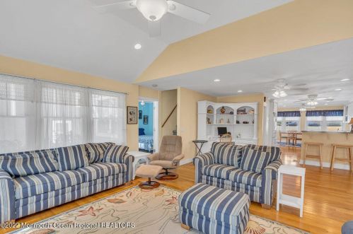 403 New York Ave, Point Pleasant Beach NJ 08742-3338 exterior