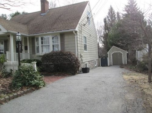 24 Woods Ave, Worcester, MA 01606-2546