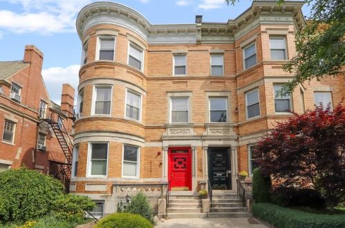 1742 Beacon St, Brookline MA 02445-2156 exterior