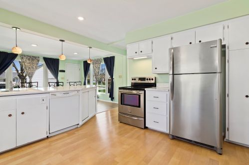 3633 100, Milwaukee WI 53222-2430 exterior