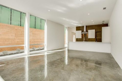 5801 Bryan Pkwy, Dallas TX  75206-8111 exterior