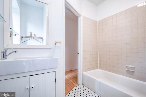 1212 Maryland Ave, Washington DC 20002-5570 exterior