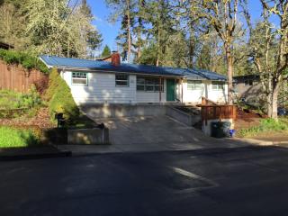 3870 Watkins Ln, Eugene, OR 97405-2071