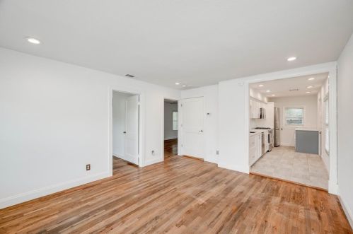 1305 Bob Harrison St, Austin TX  78702-1135 exterior