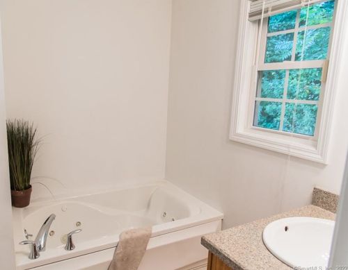 639 Old Colony Rd, Meriden CT 06451-6301 exterior