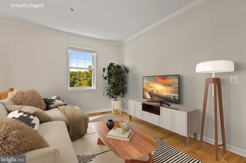 3805 Eisenhower Ave, Alexandria VA 22304-6427 exterior